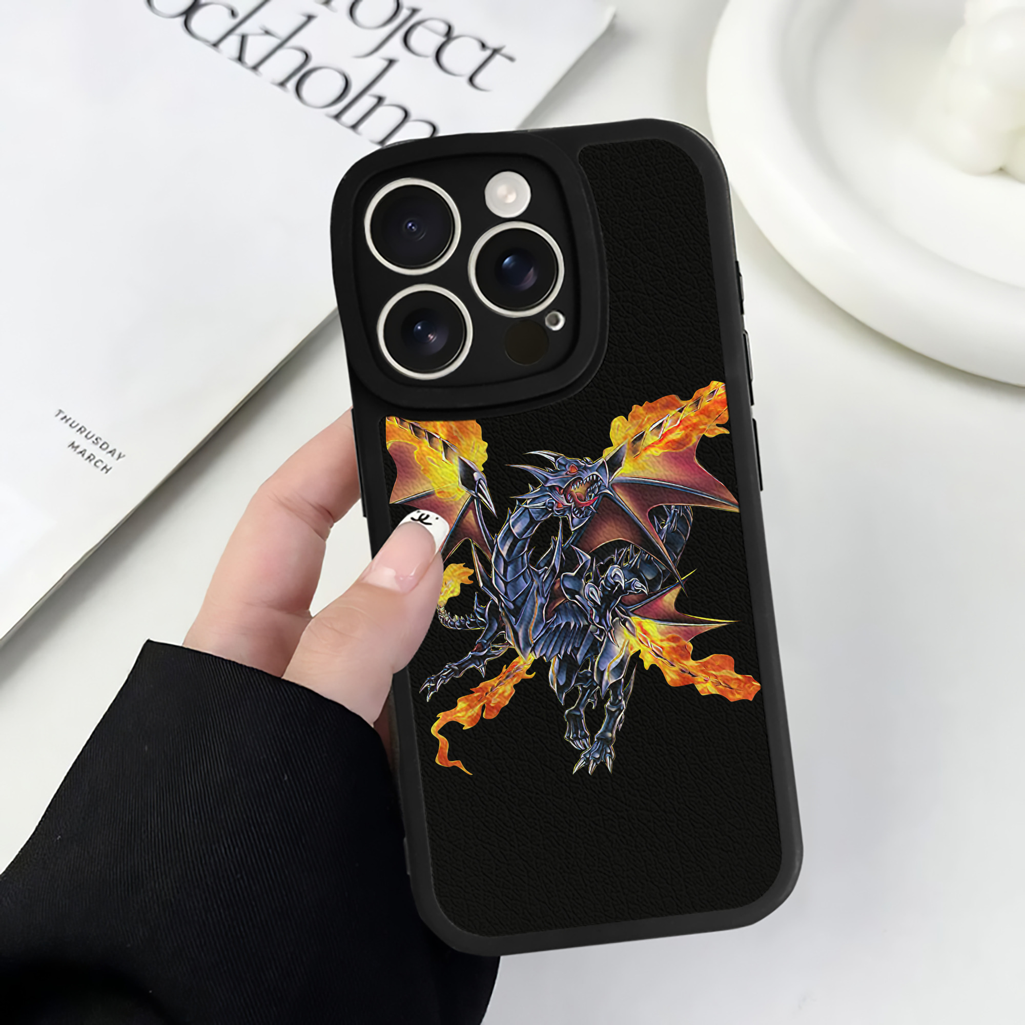 （画像用） 遊☆戯☆王 Yu-Gi-Oh! 【iPhone 16シリーズ対応】シリコンスマホケース（レザー調） 材質：シリコン
